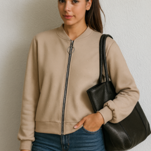 Chaqueta Beige Casual con Cierre y Detalles Minimalistas