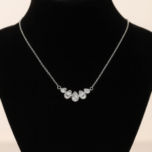Collar Elegante de Lágrimas Brillantes en Acero Inoxidable